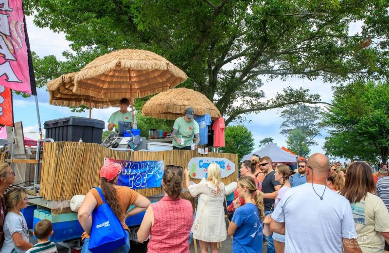 Cap'n Mike's Tiki Boat
