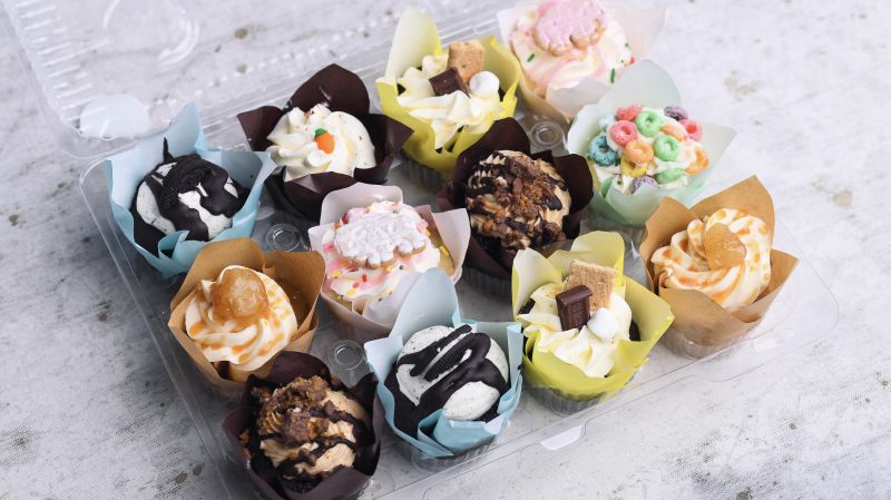 Enticing Cakes Cupcake Truck